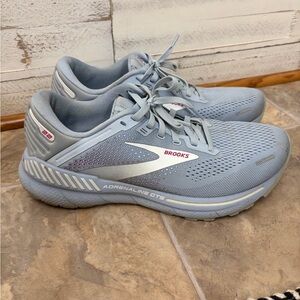 Brooks Women's Gray Running Shoes adrenaline GTS 22 blue size 9